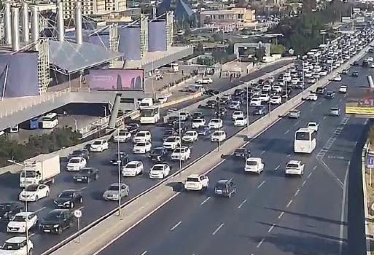 Bakı yollarında 5 istiqamətdə sıxlıq müşahidə olunur
