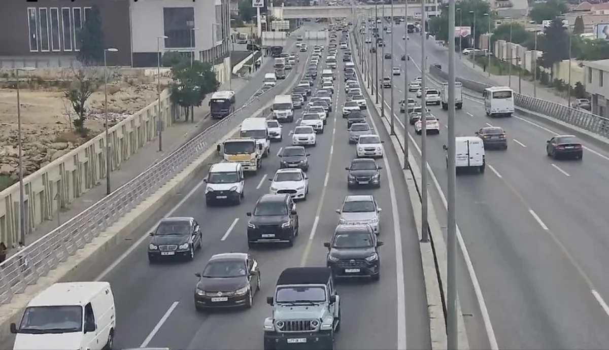Bakı yollarında nəqliyyat sıxlığı müşahidə olunur