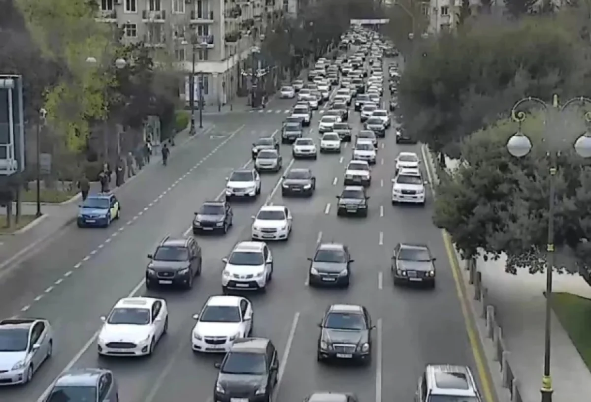 Bakı yollarında sıxlıq: Paytaxtın əsas küçələrində hərəkət çətinləşib