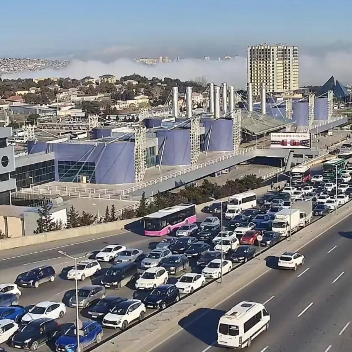 Bakı yollarında tıxac: Hansı istiqamətlərdə hərəkət çətindir?