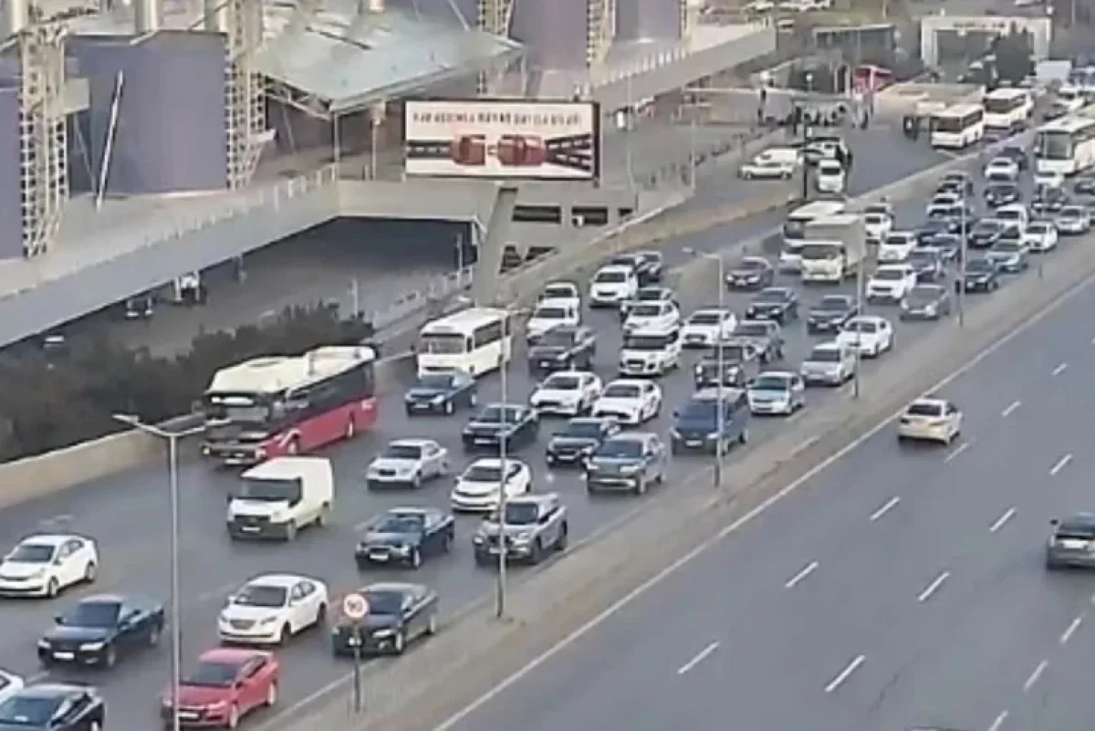 Bakı yollarında tıxac: Hazırda sıxlıq olan istiqamətlər