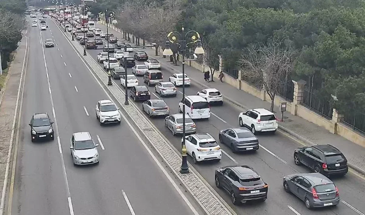 Bakı yollarında tıxac: Həftənin ilk günü sıxlıq yarandı