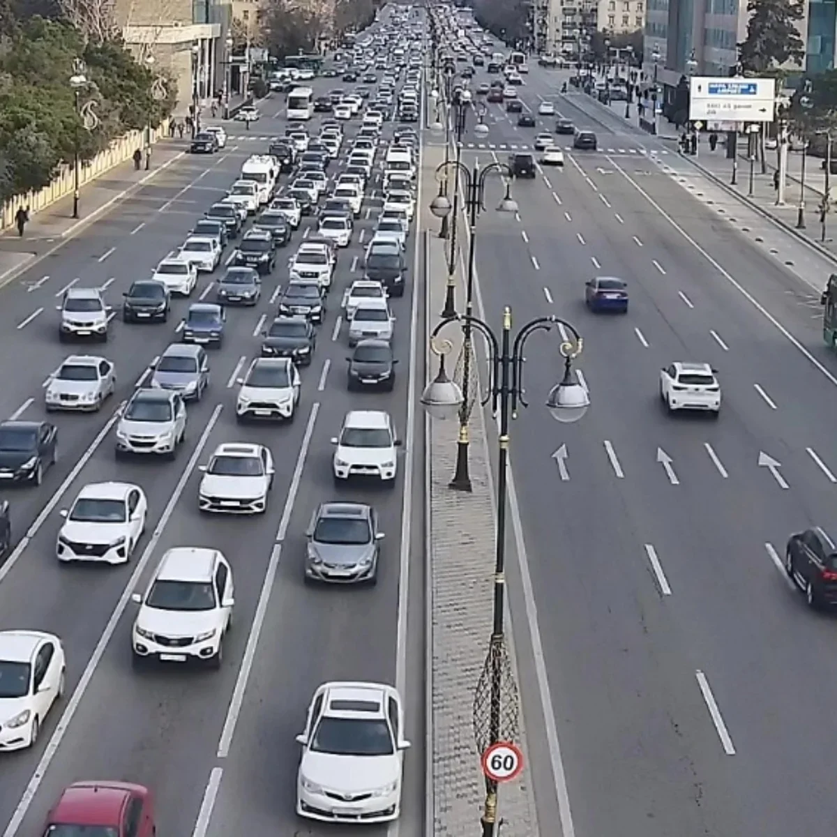 Bakı yollarında tıxac: NİİM sıxlıq olan əraziləri açıqladı