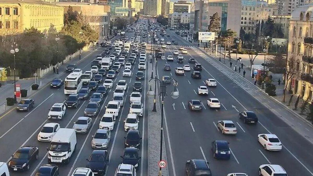 Bakıda 10 əsas yolda tıxac: NİİM son siyahını təqdim etdi