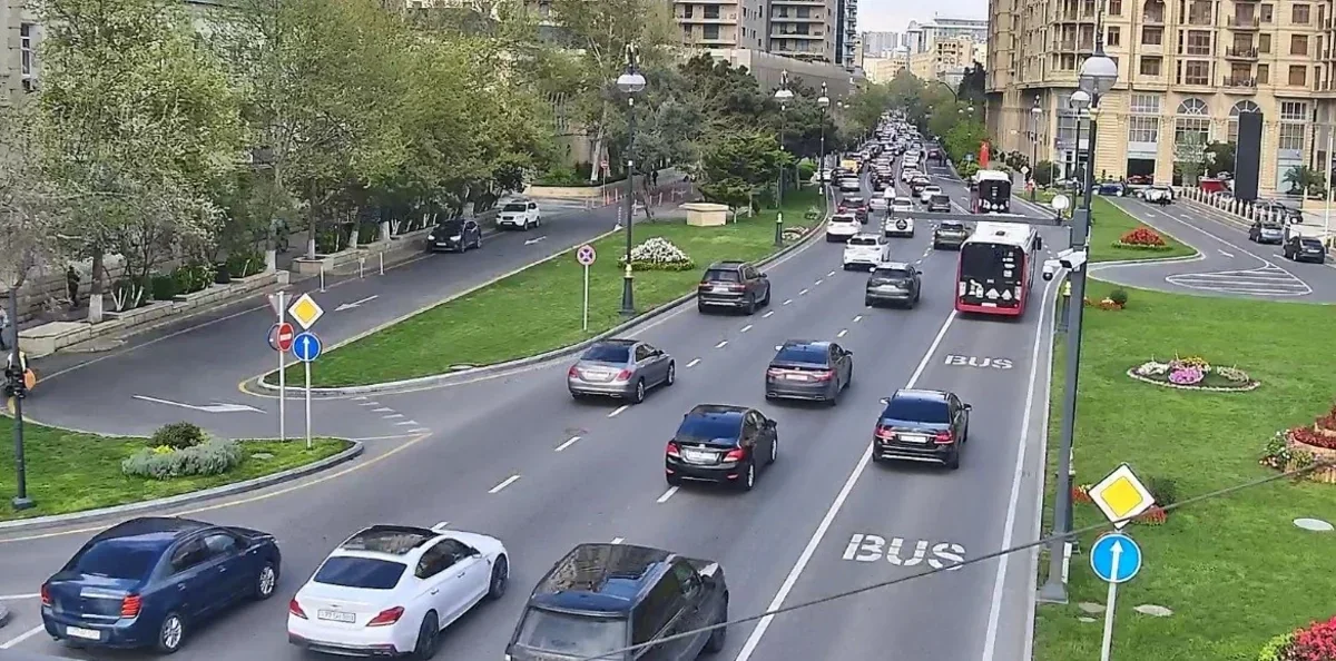 Bakıda 14 istiqamətdə tıxac müşahidə olunur