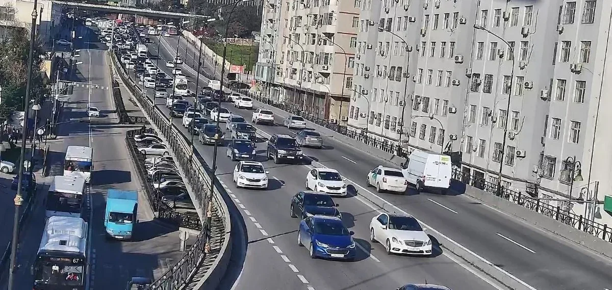 Bakıda 14 yolda tıxac: Son vəziyyət