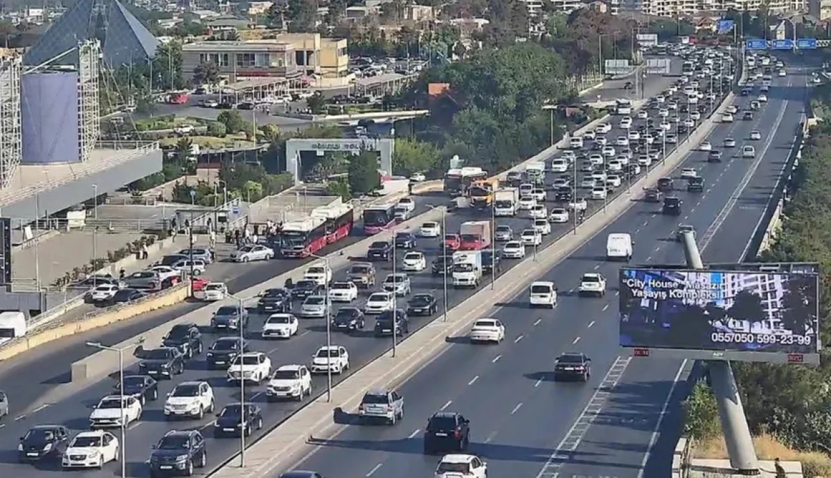 Bakıda 4 istiqamətdə tıxac müşahidə olunur