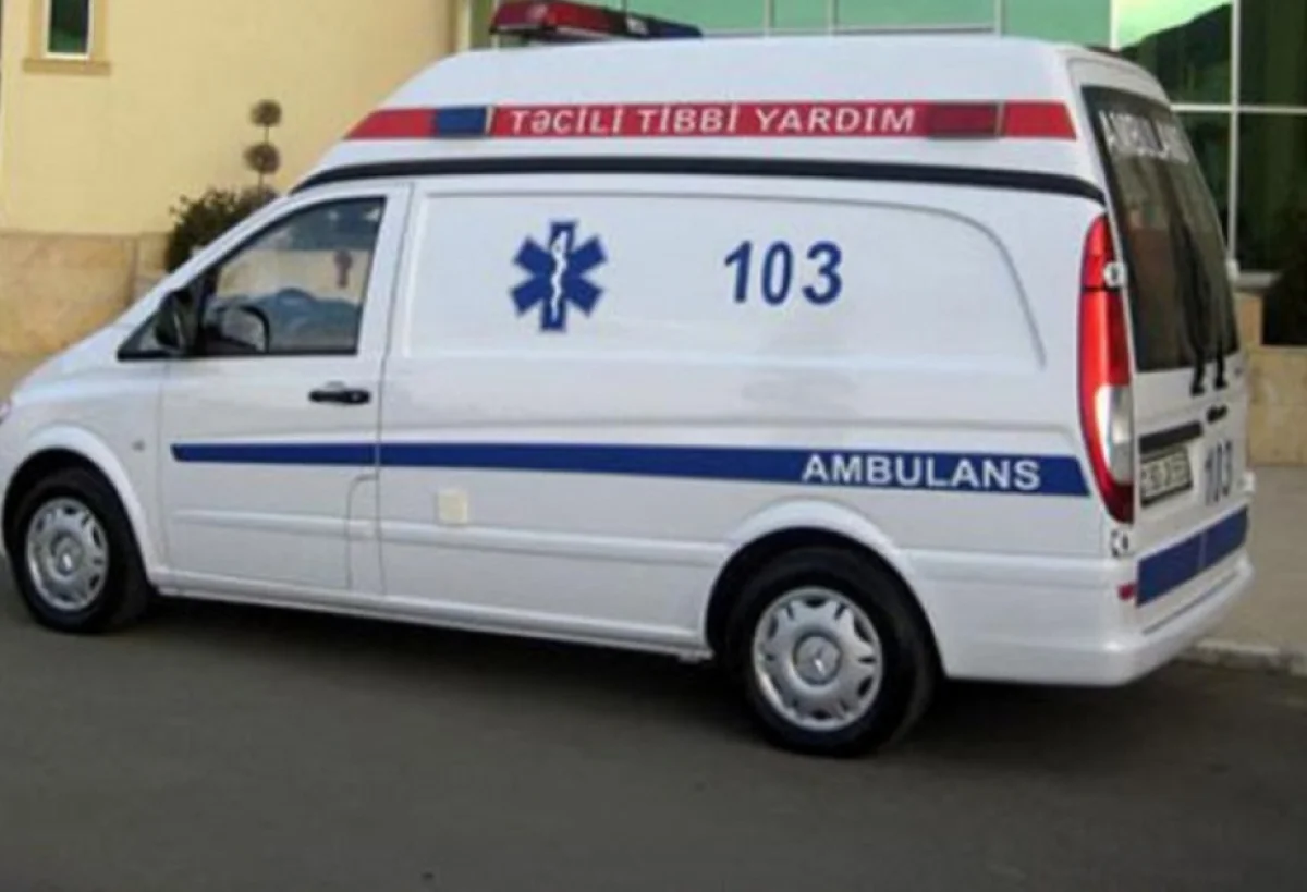 Bakıda güclü külək 2 qadının xəsarət almasına səbəb oldu