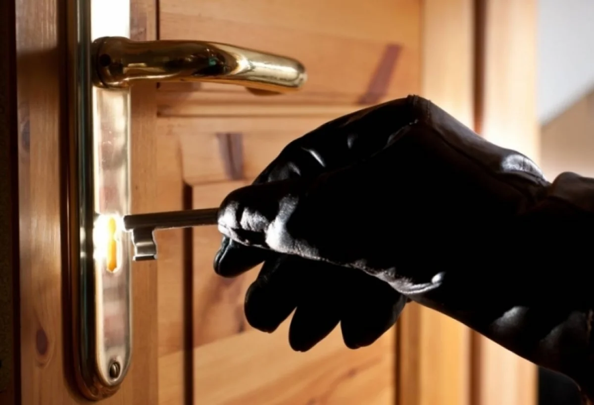 Bakıda marketlərdən oğurluq edən 5 nəfər saxlanılıb