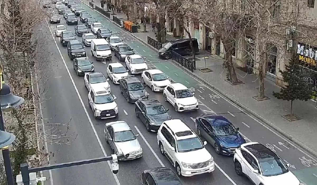 Bakıda tıxac haradadır? 14 əsas yolda hərəkət çətinləşdi