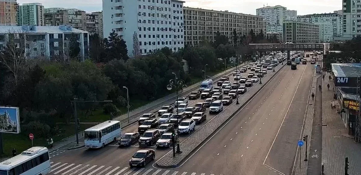Bakıda tıxac: Hazırda hansı küçələrdə hərəkət çətinləşib?