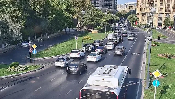 Bakıda üç istiqamətdə nəqliyyatın sıxlığı yaranıb