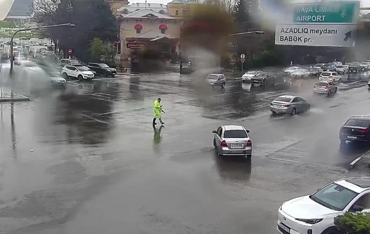 Bakıda yağış tıxaca səbəb oldu - NİİM son vəziyyəti açıqladı