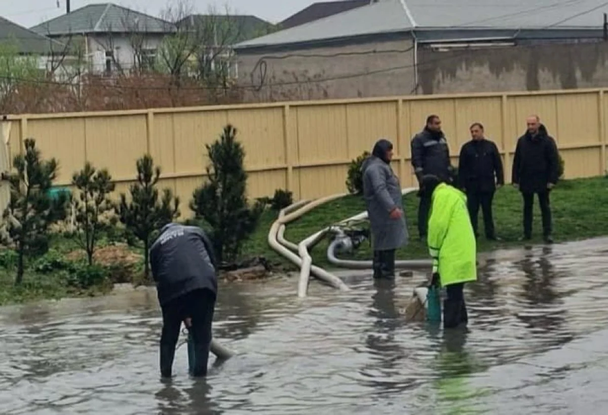 Bakıda yağışın fəsadları aradan qaldırılır: BŞİH-dən açıqlama