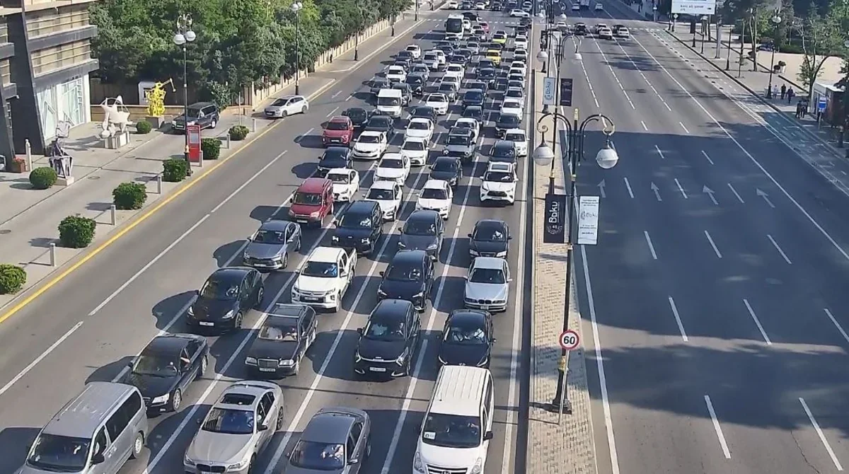 Traffic congestion reported on several major roads in Baku