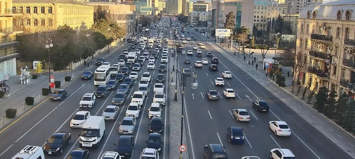 Bakının 13 əsas yolunda tıxac