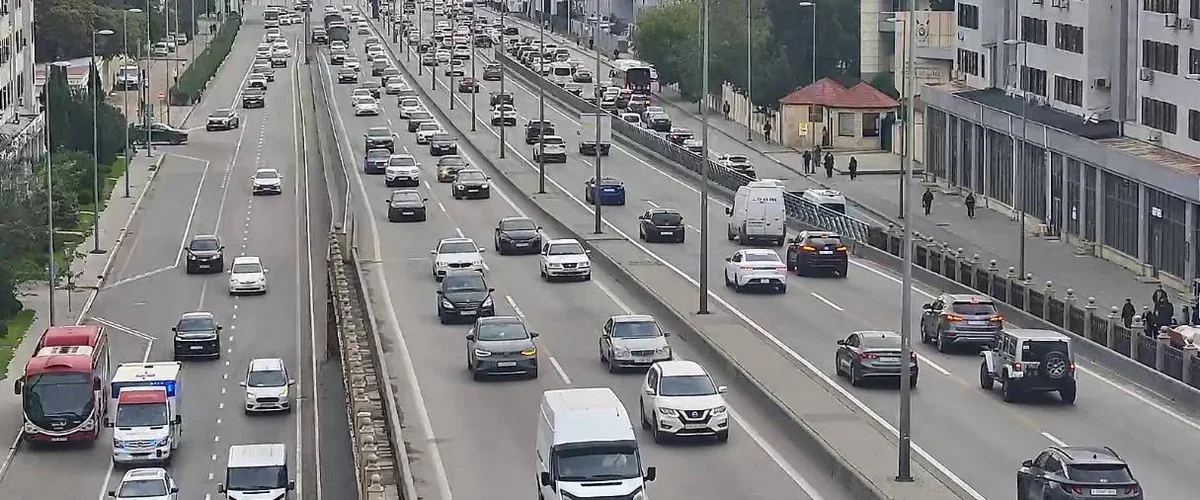 Traffic congestion reported on several roads in Baku