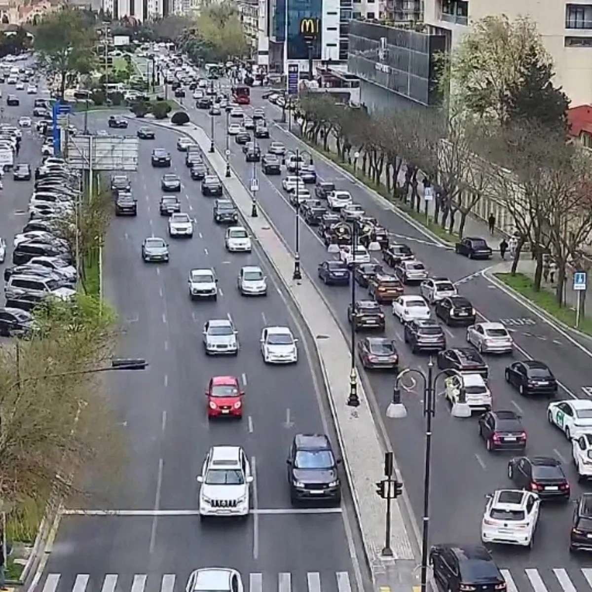 Bakının bir sıra yollarında tıxac yaranıb