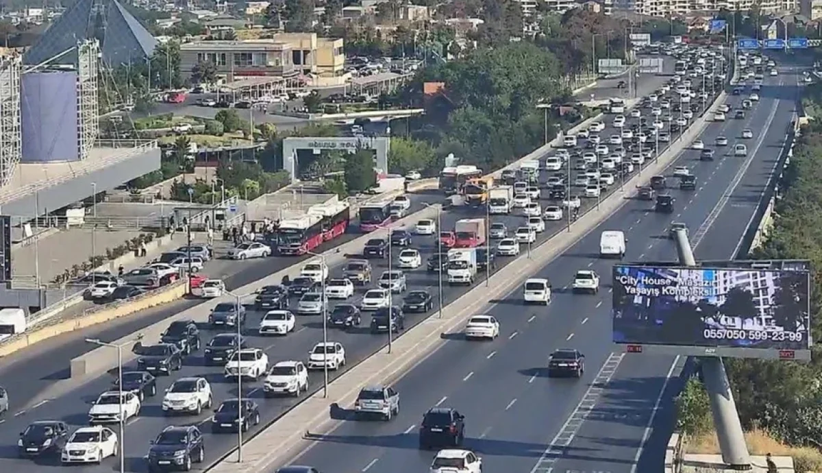 Traffic congestion reported on major roads in Baku