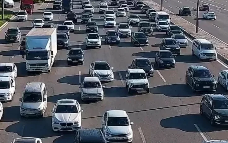 Traffic congestion reported on major roads in Baku