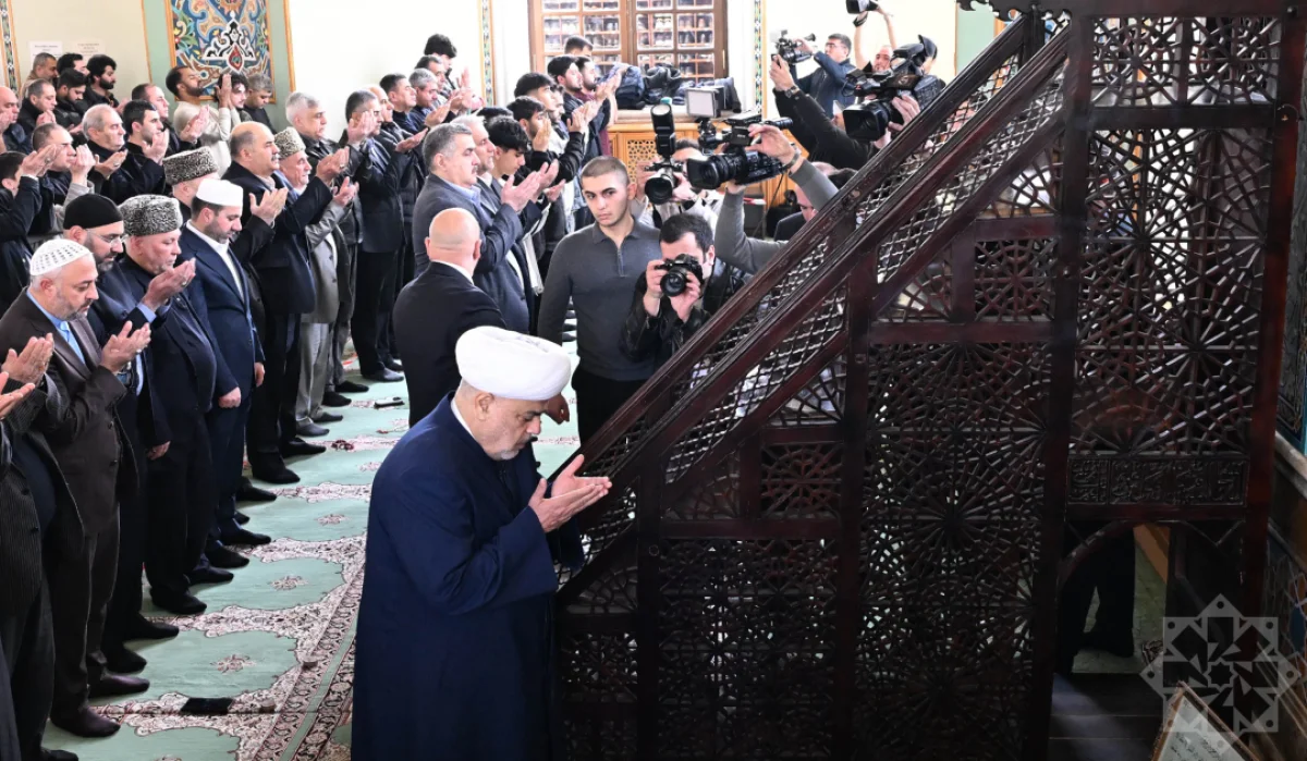 Bakının məscidlərində bayram namazı qılınıb