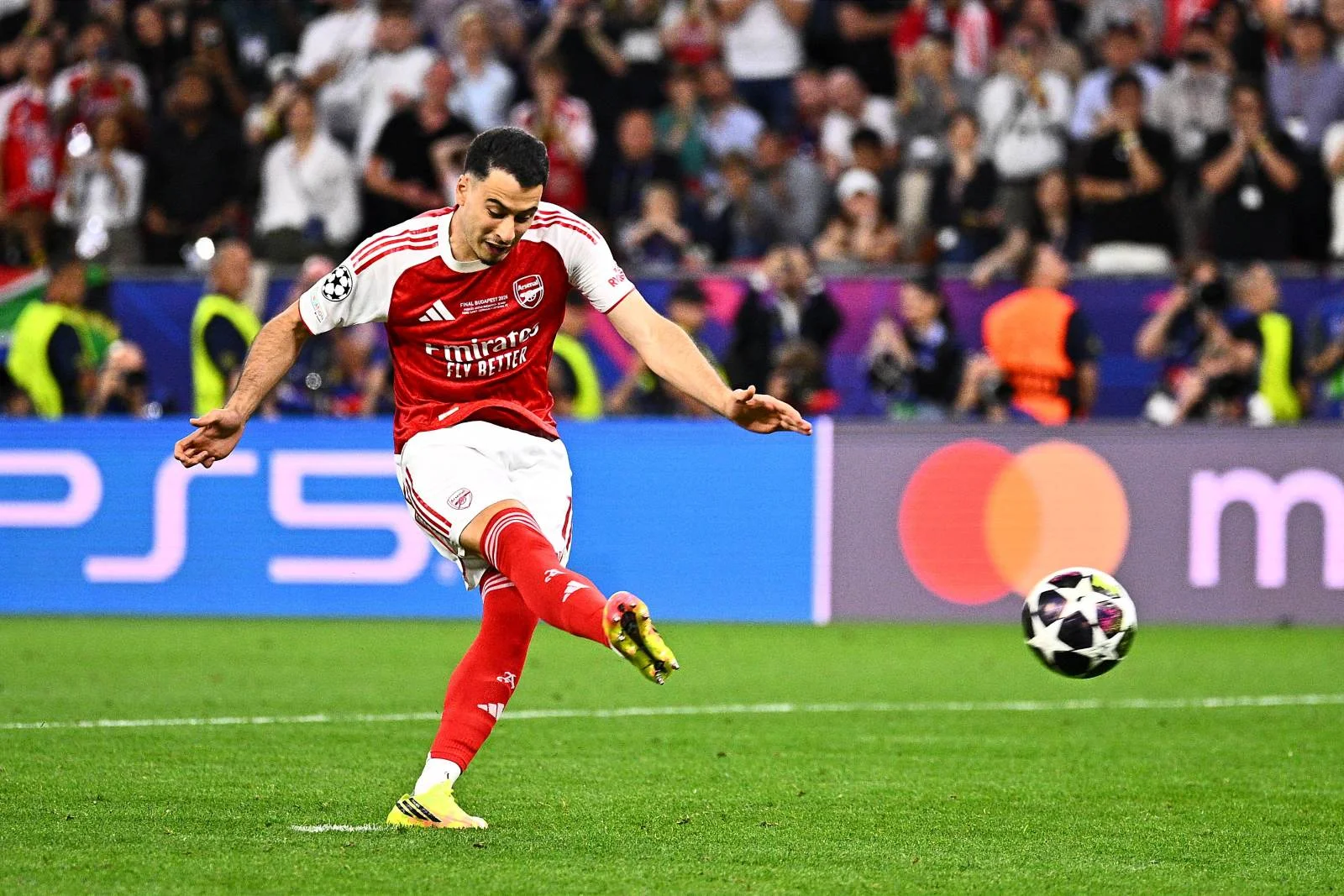 “Barselona” “Arsenal”ın ulduz futbolçusu üçün hərəkətə keçib