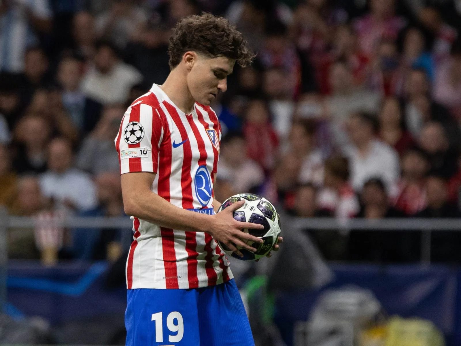 "Barselona" Xulian Alvaresi transfer etmək niyyətindədir