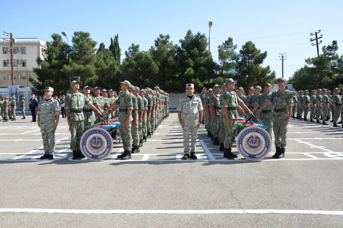 Həqiqi hərbi xidmətə çağırılmış gənc əsgərlərin andiçmə mərasimi keçirilib