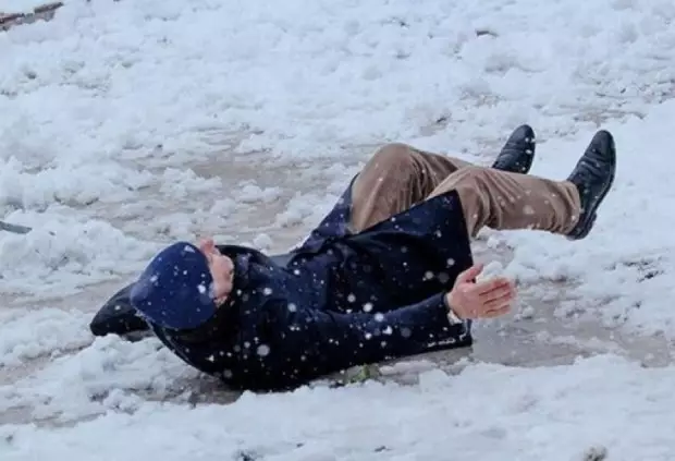 Səhiyyə Nazirliyi: Qarlı havada 41 nəfər xəsarət alıb, 2-si əməliyyat olunub