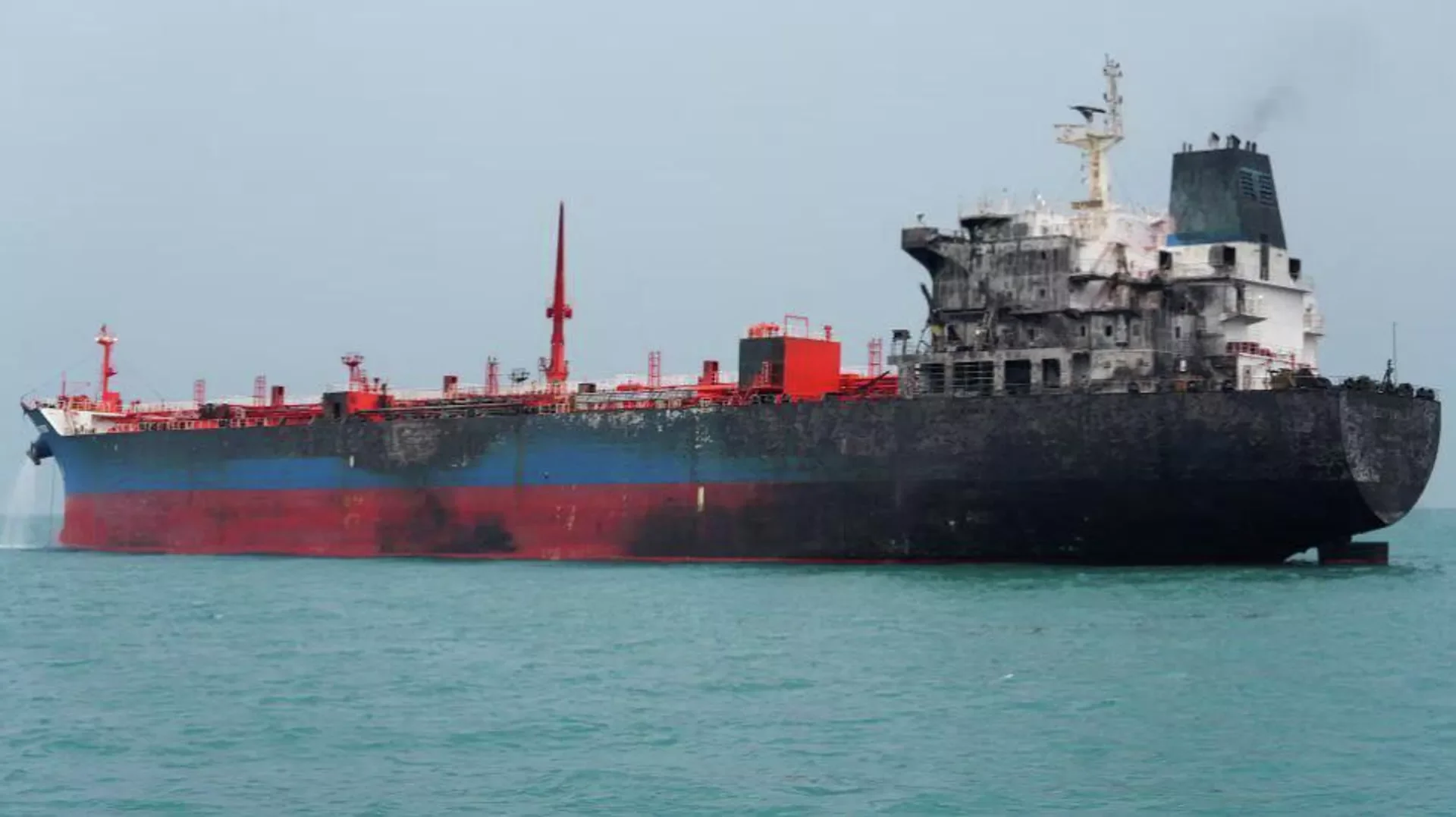 İran Hörmüz boğazında iki gəmini saxladı: SEPAH-dan xəbərdarlıq