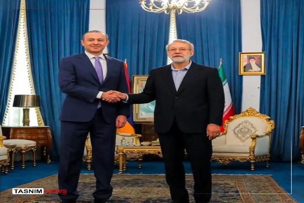 Armen Qriqoryan Laricani ilə görüşüb