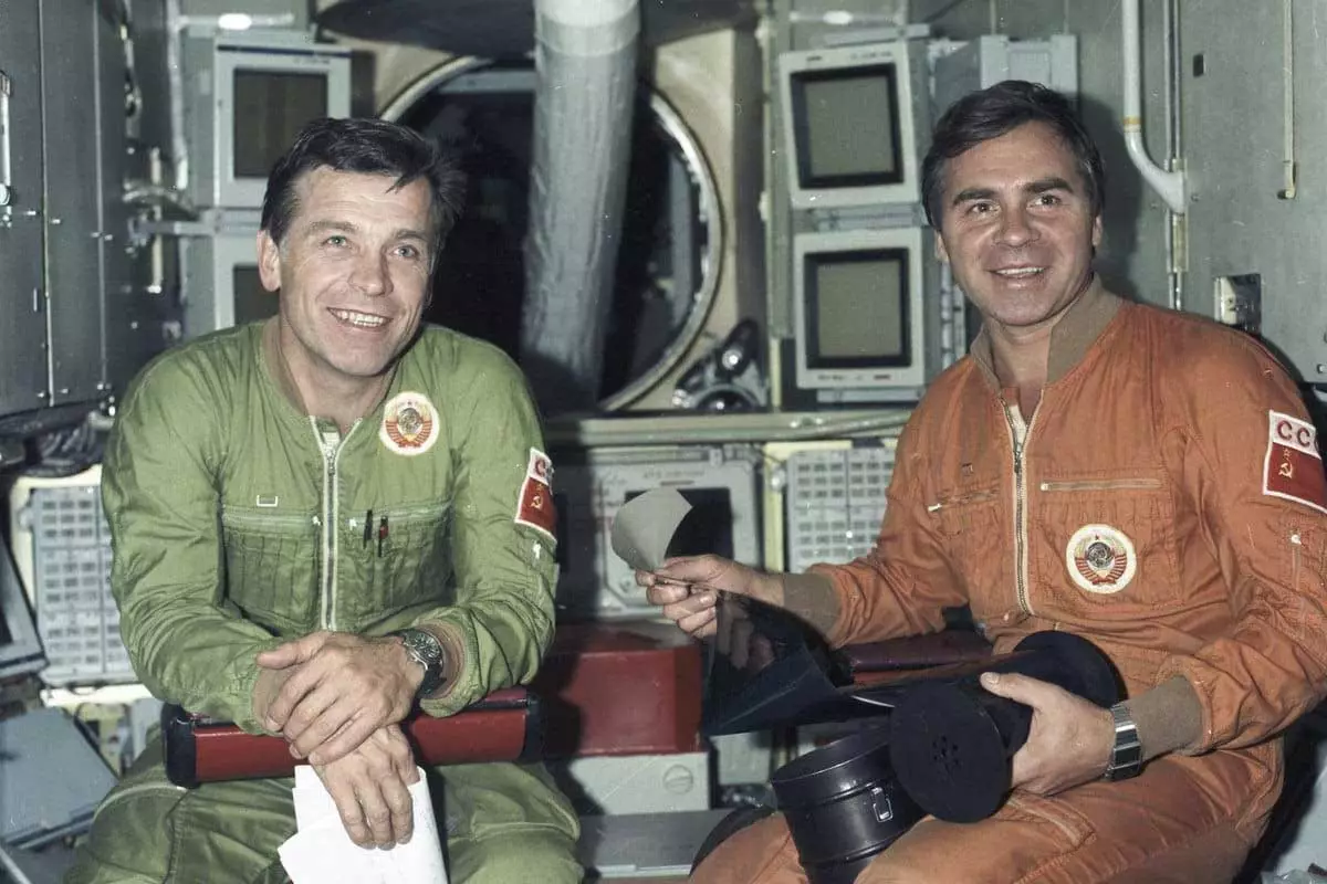 Rusiyanın tanınmış kosmonavtı vəfat edib