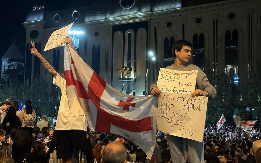 Gürcüstan DİN: Tbilisidə müxalifətçilər təxribatlara görə etirazçıya pul ödəyiblər