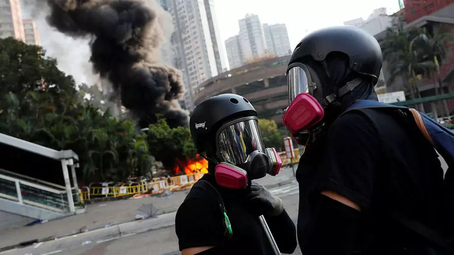 Honq Konq məhkəməsi parlamentə basqın edən 12 iştirakçıya hökm oxuyub