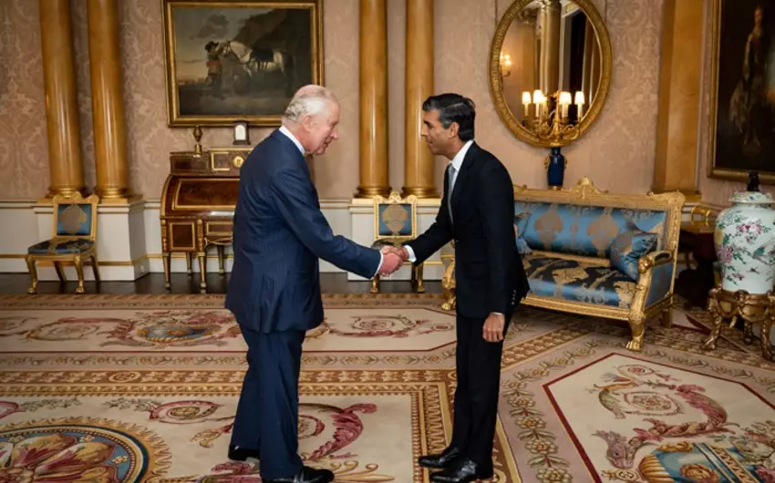 Britaniya Kralı Baş nazirin istefasını qəbul edib - YENİLƏNİB