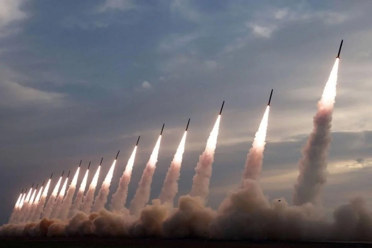 BƏƏ İranın 7 ballistik raketi və 27 dronunu ələ keçirdiyini açıqladı