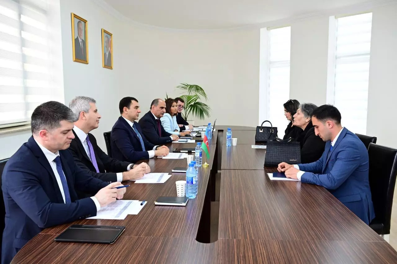 Adil Kərimli vətəndaşların müraciətlərini dinləyib - FOTOLAR