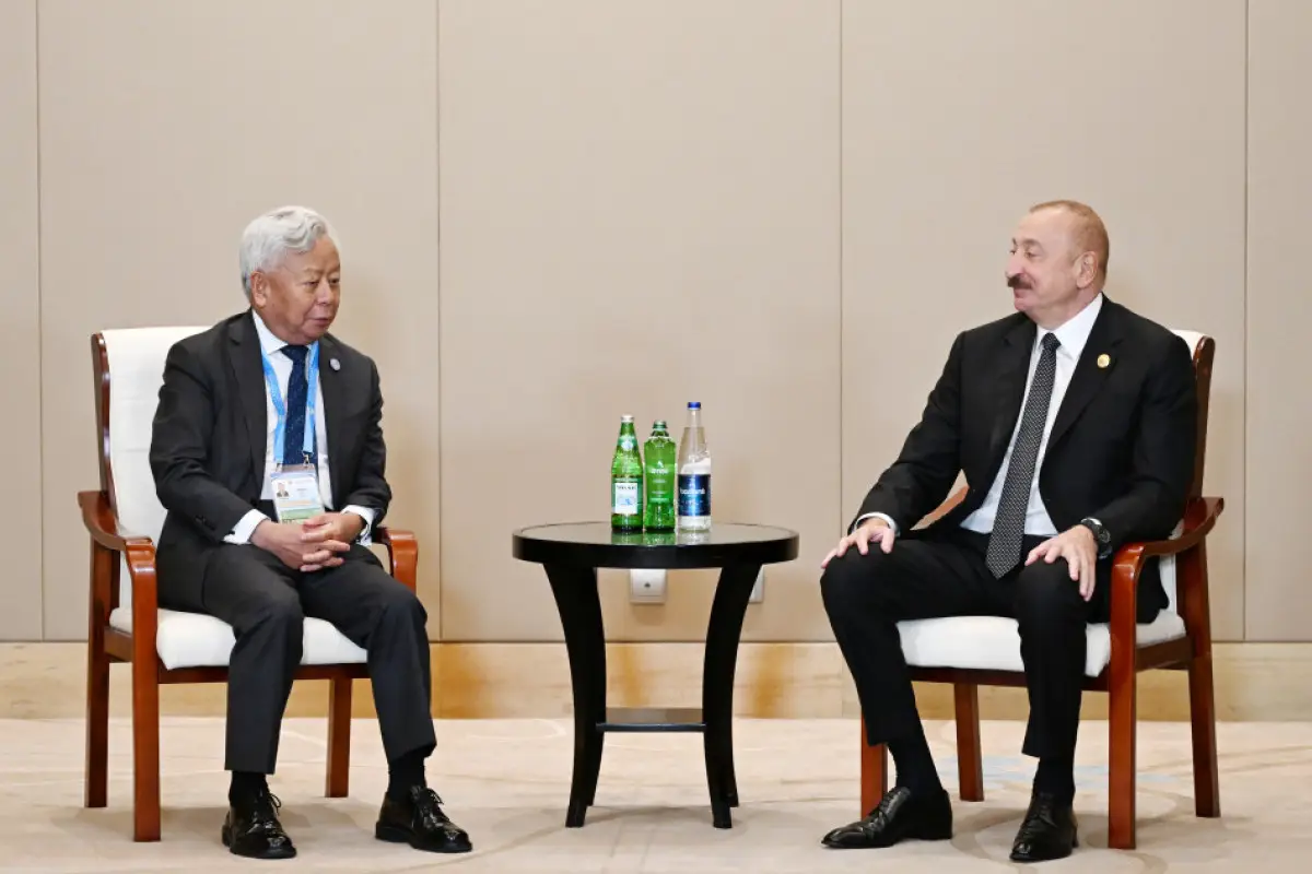 Prezident İlham Əliyev Tiencində Asiya İnfrastruktur İnvestisiya Bankının prezidenti ilə görüşüb