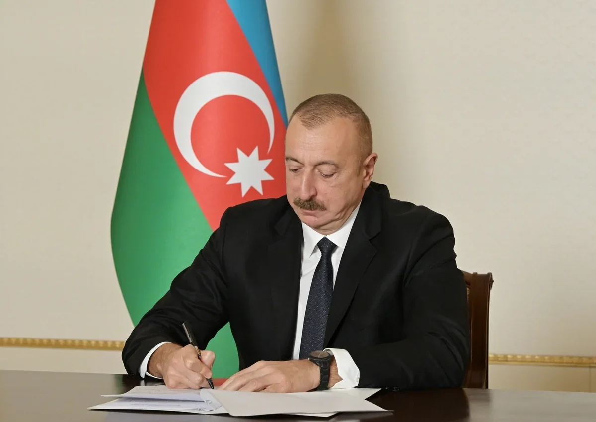 Президент Ильхам Алиев наградил деятелей культуры и искусства