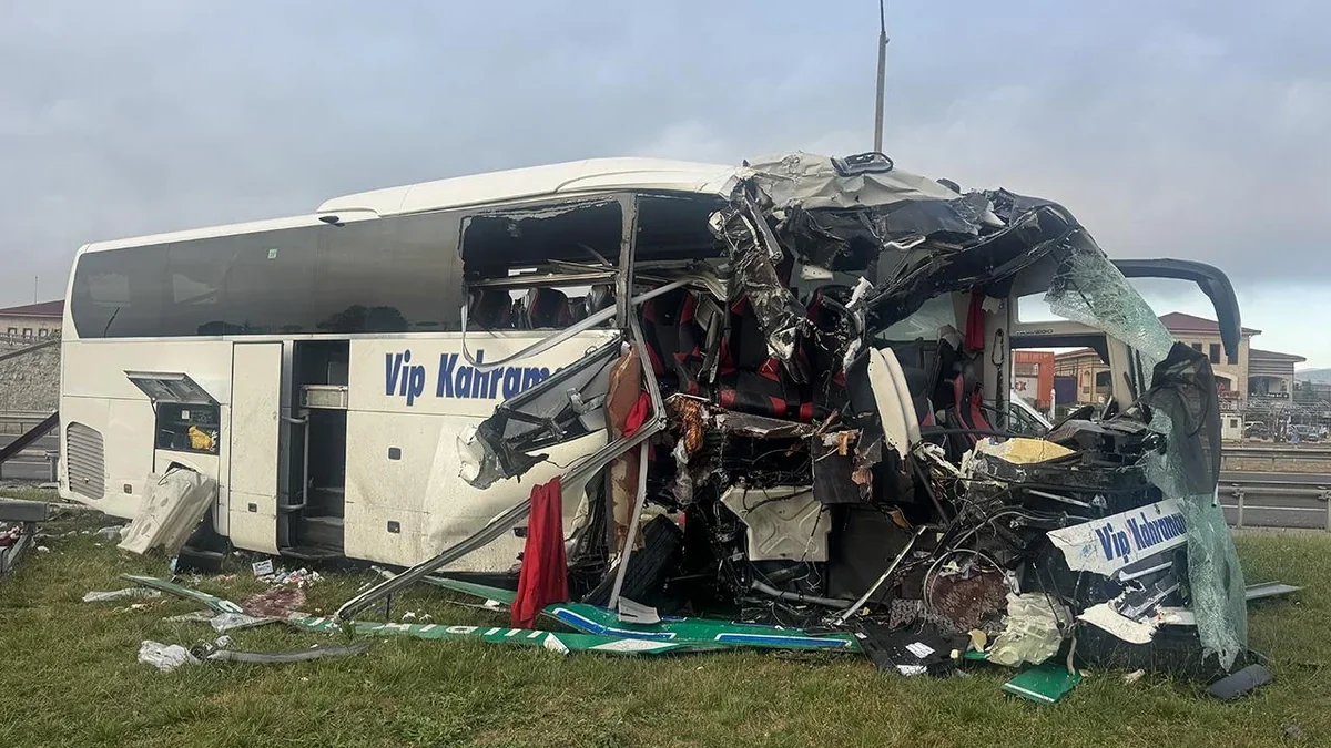 Bolu vilayətində avtobus qəzası baş verib: 15 nəfər yaralanıb