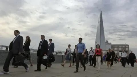 Böyük Britaniyada işsizlik səviyyəsi artıb?