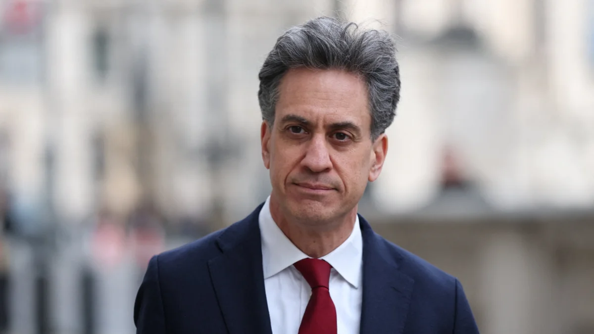 Britaniya elektrik enerjisi qiymətlərini azaltmaq üçün yeni plan açıqlayıb