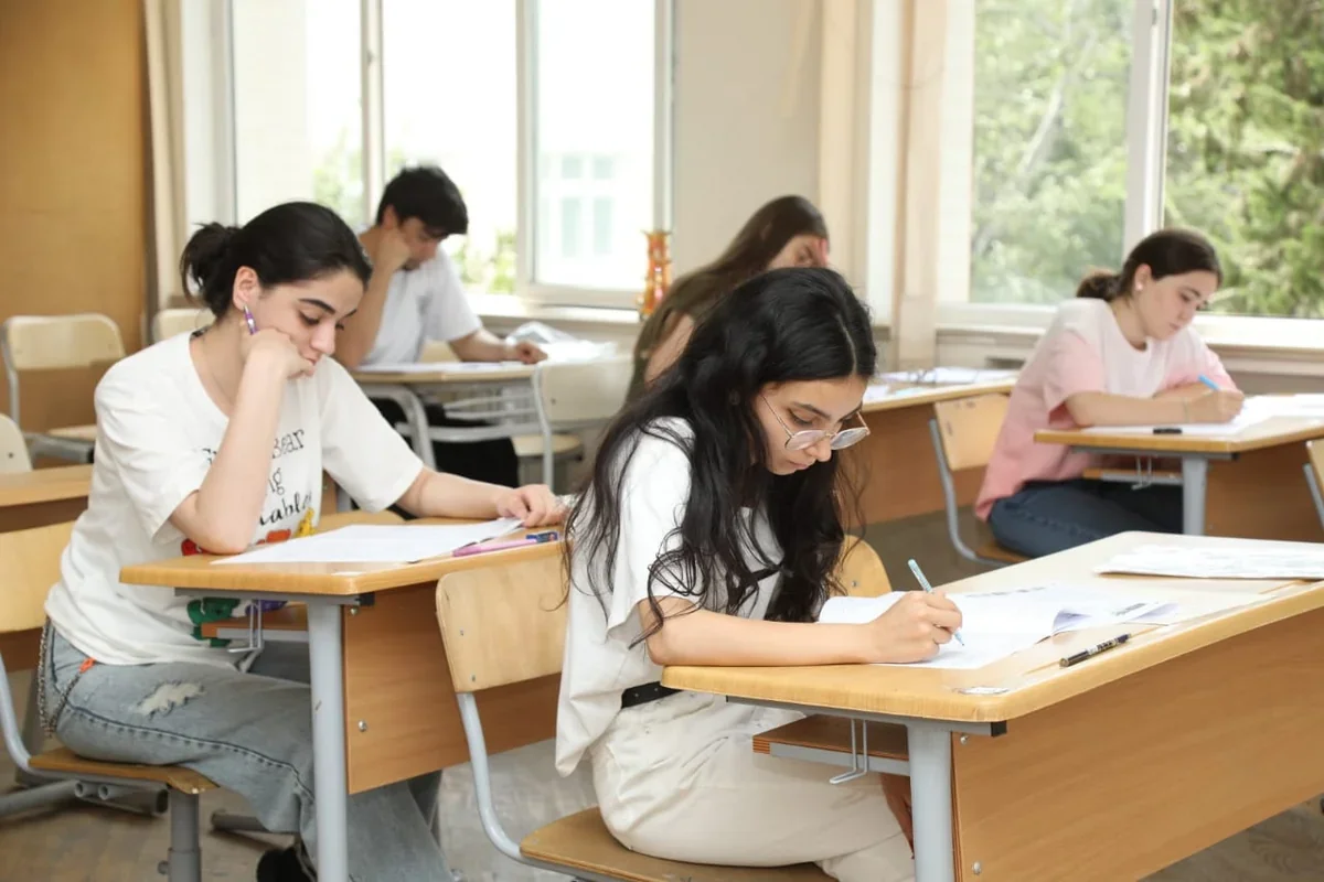 Buraxılış imtahanı bu bazar 50 min şagird üçün keçiriləcək