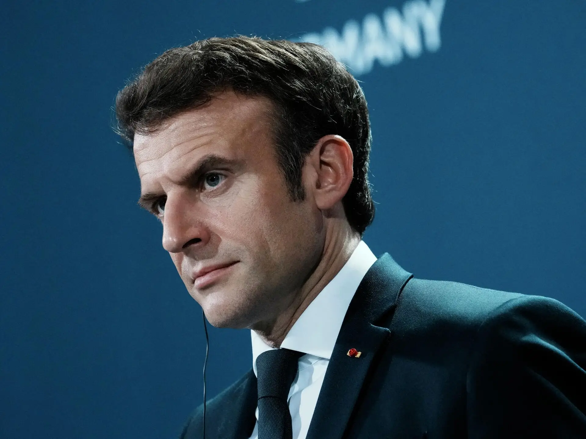 Emmanuel Makron Çinə gedib