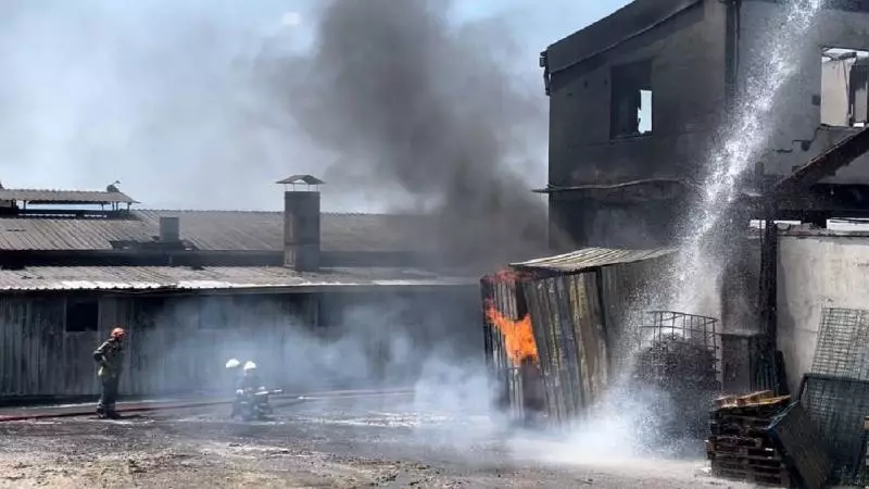 Bursada boya fabrikində yanğın baş verib