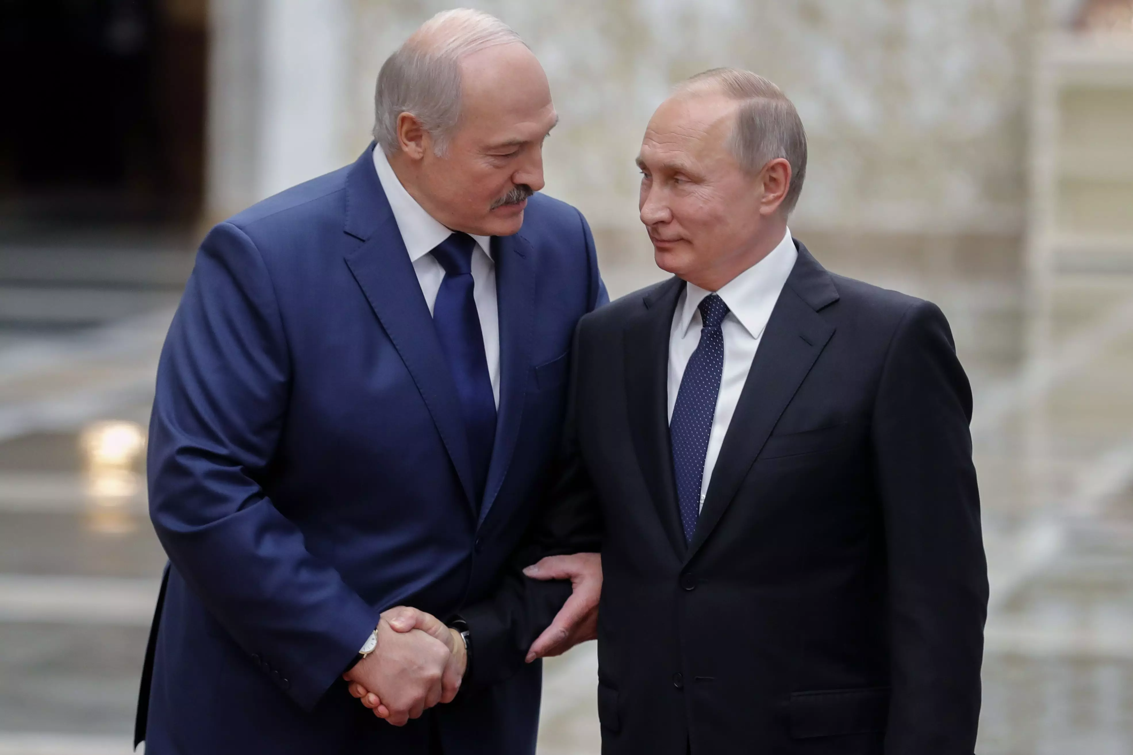 Lukaşenko Putin ilə görüşəcək