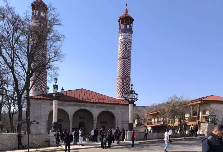 Şuşada bayram namazı qılınıb