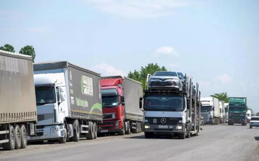 “Qırmızı Körpü” gömrük postunda gözləyən avtomobillərin sayı artıb