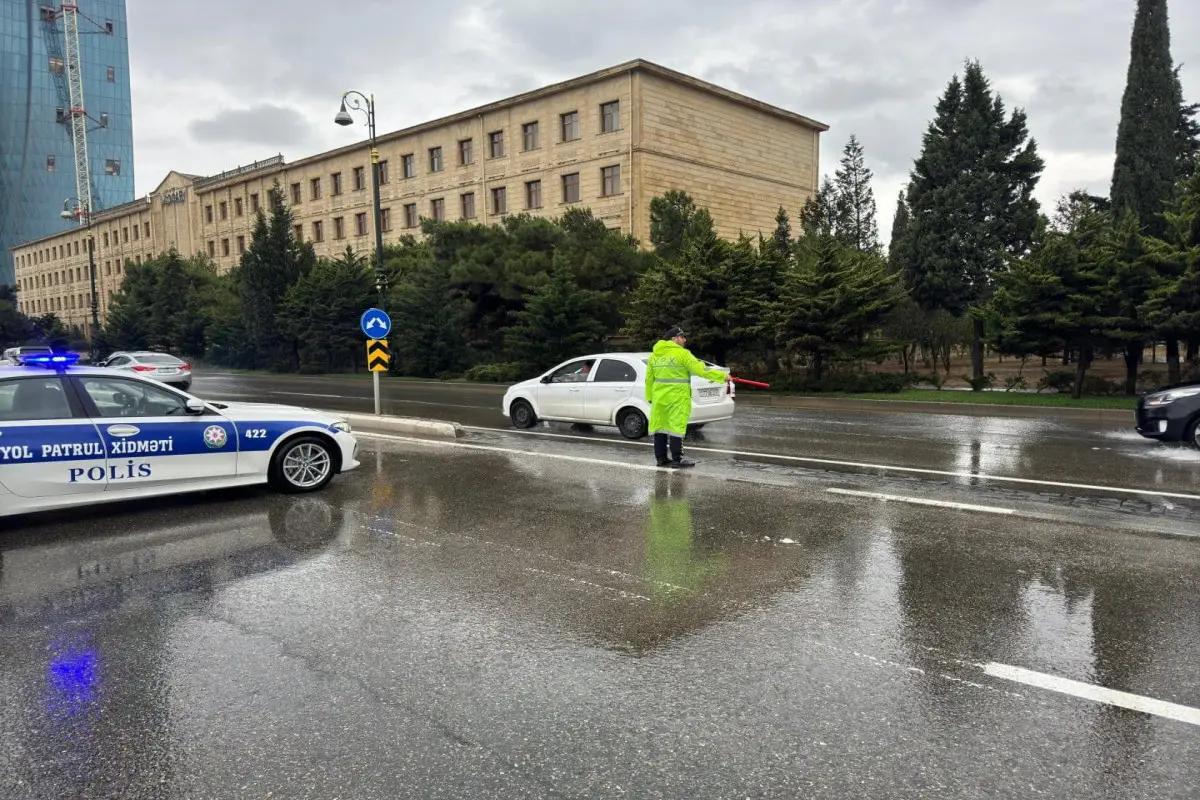BDYPİ yağışlı hava şəraiti ilə bağlı sürücü və piyadalara müraciət edib