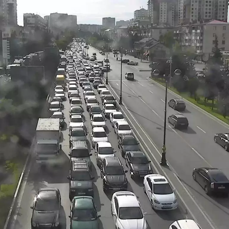 Bakının bir sıra yollarında tıxac müşahidə edilir - SİYAHI